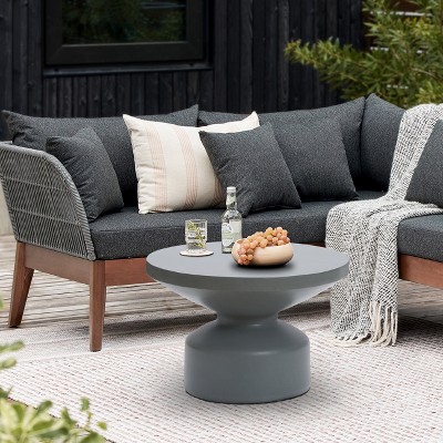 LuxenHome Gray Magnesium Oxide Round Outdoor Coffee Table