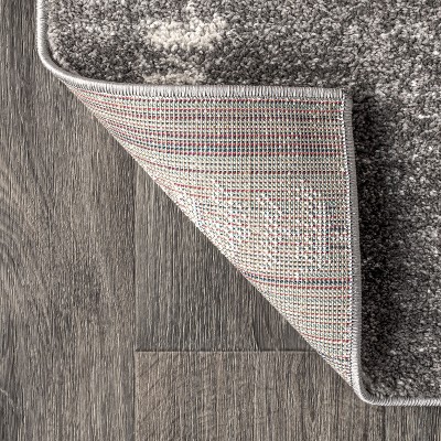 Gray Geometric 4' x 6' Reversible Synthetic Area Rug
