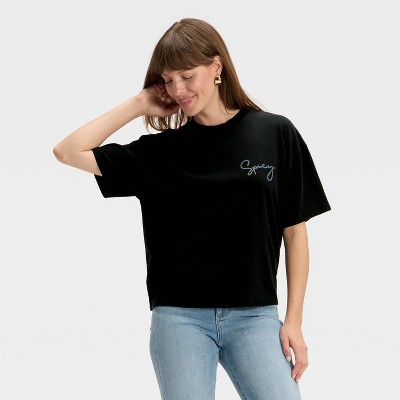 Women's Short Sleeve Boxy Graphic T-Shirt - Universal Thread™