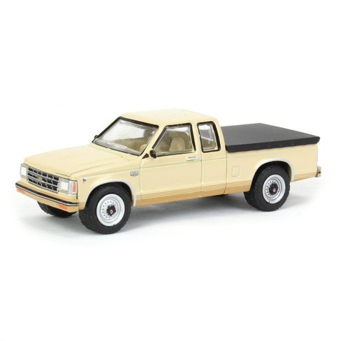 Greenlight Collectibles 1/64 1983 Chevrolet S-10 Durango with Bed Cover  Blue Collar Series 11 35240-C