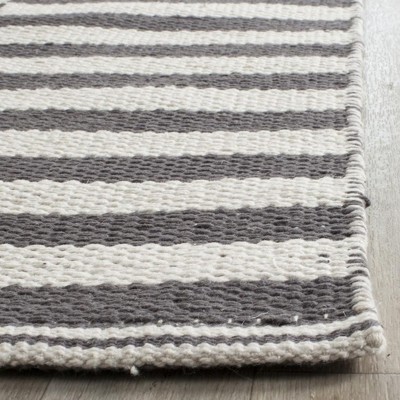 Coastal Charm Ivory and Grey Striped Hand-Woven Wool-Cotton Rug - 2'6" x 4'