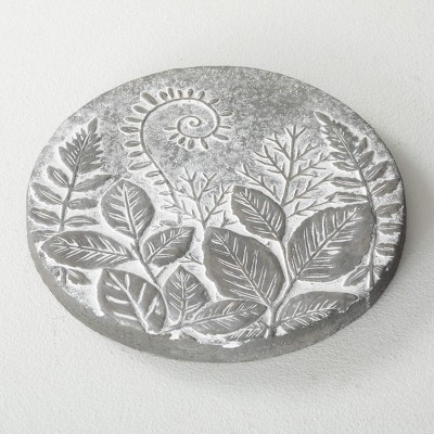 Sullivans 11" Botanical Stepping Stone, Cement
