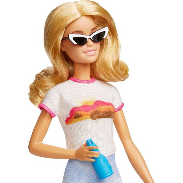 Set de viaje de muñeca Barbie con accesorios y perrito 6