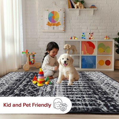 Handmade 6' Black Geometric Synthetic Square Area Rug