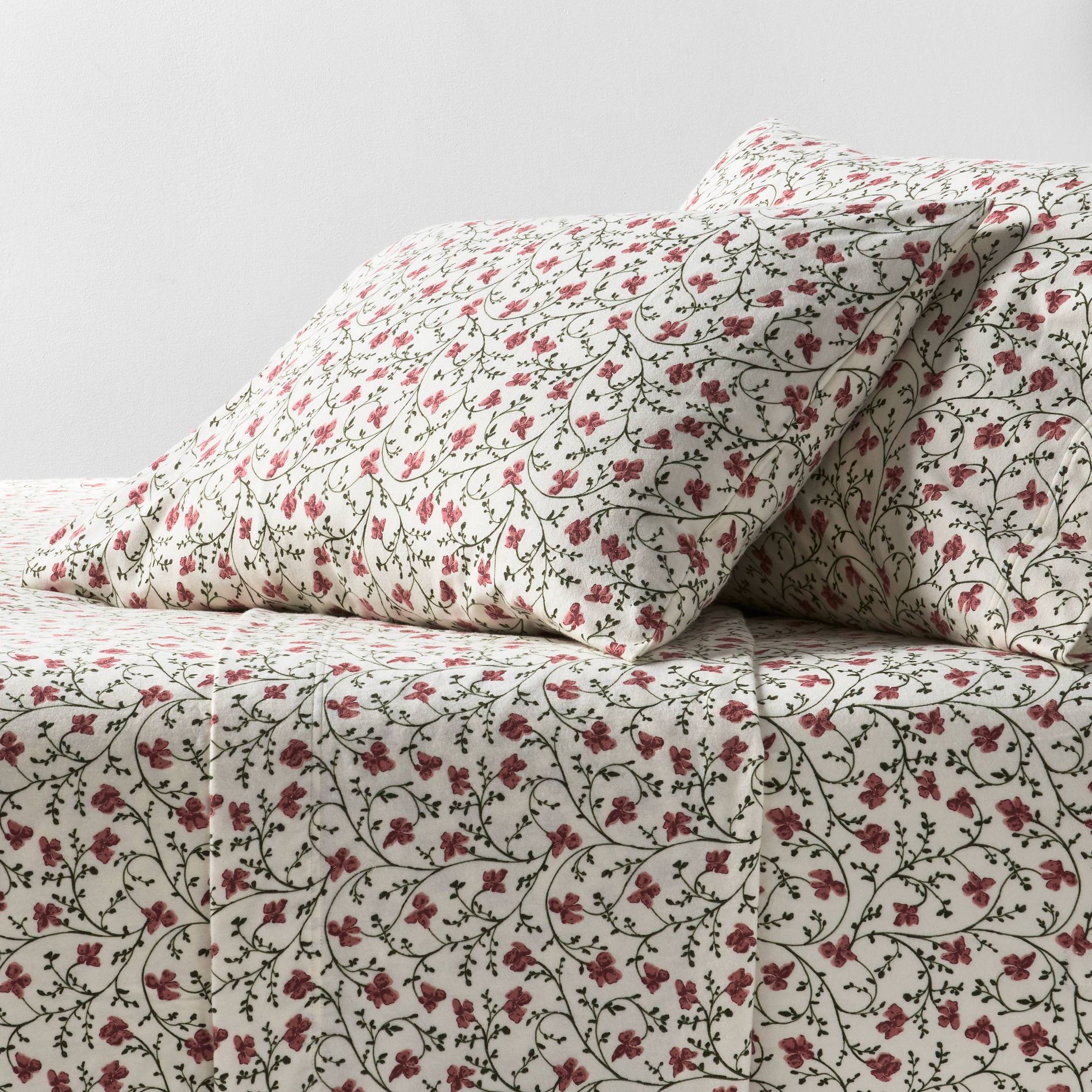 King Ultra Soft Flannel Sheet Set Ivory Floral - Threshold™