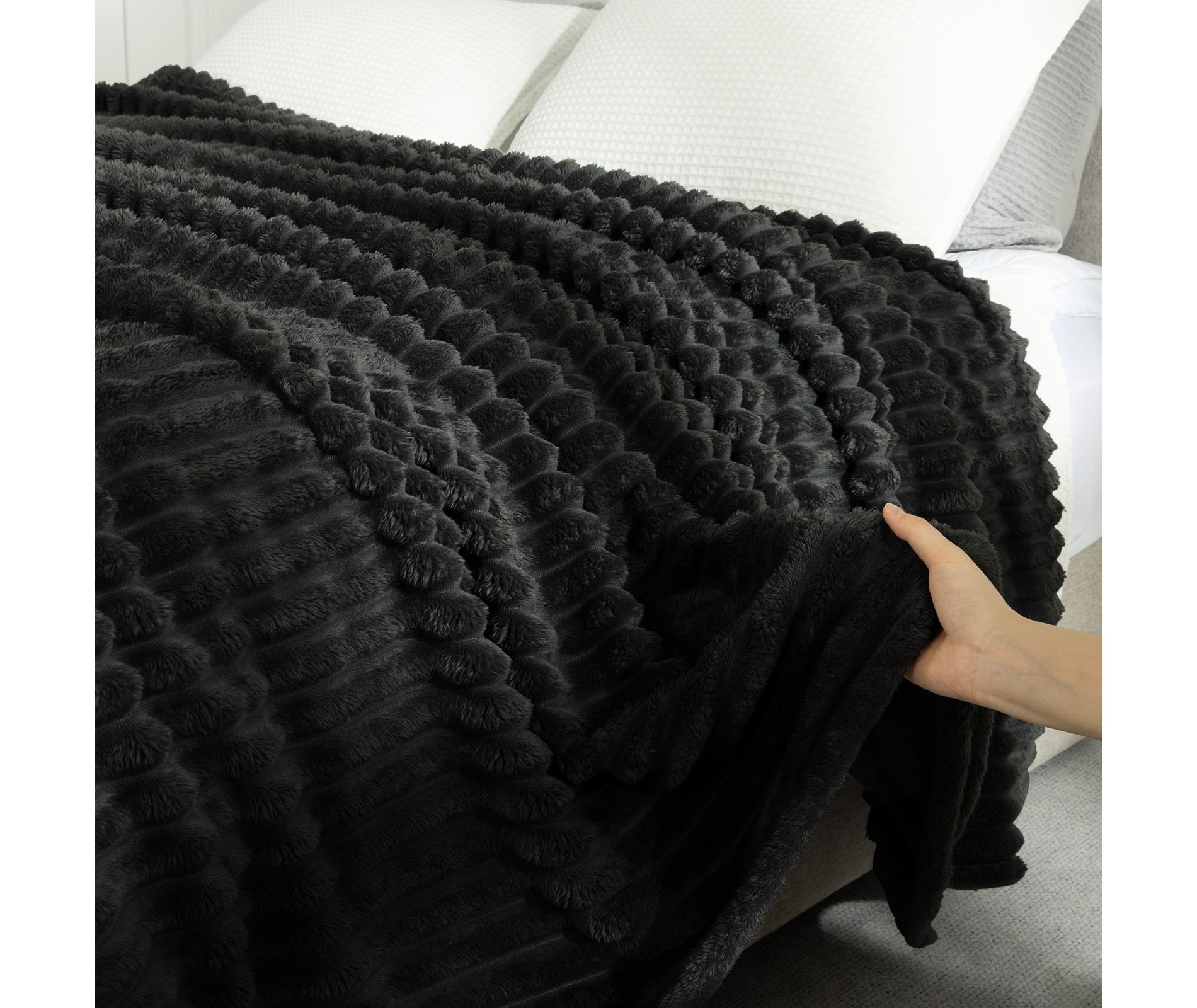 White Warm Blanket with Breathable and Soft for Couch and Bed