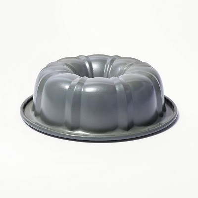 Baker's Mark Non-Stick Carbon Steel Fluted Bundt Cake Pan, 6 Cup Capacity -  8 1/4 x 2 1/2