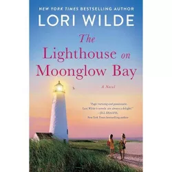 The Lighthouse on Moonglow Bay - (Moonglow Cove) by  Lori Wilde (Paperback)