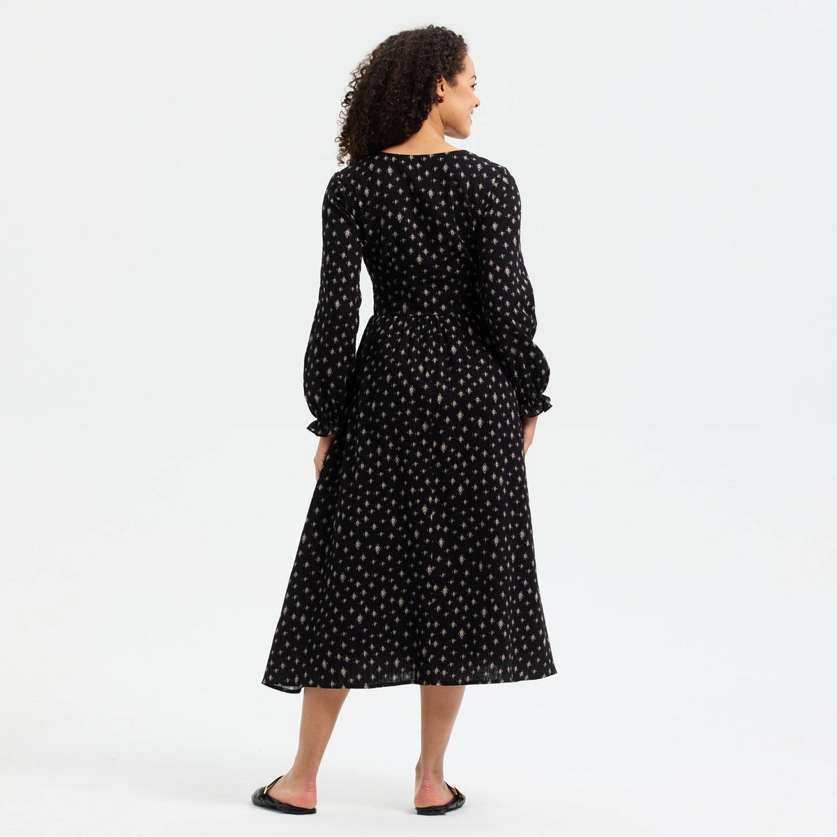 Женские платья Universal Thread Women's Balloon Long Sleeve Smocked Bodice Midi Dress - Universal Thread™ Black Floral M — фото 2