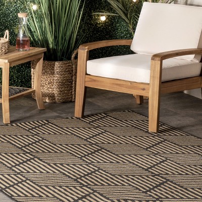 Reversible Charcoal Gray Geometric 4' x 6' Synthetic Area Rug