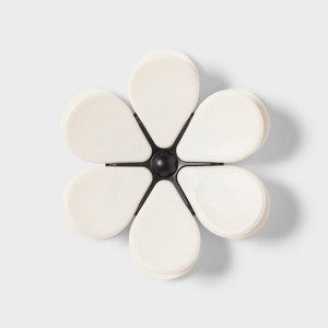6pc Flower Magnetic Chip Bag Clip Set - Room Essentials™ - 1 of 3