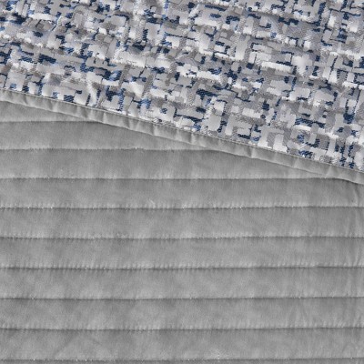 Navy Reversible Jacquard Full Quilt Set with Throw Pillows
