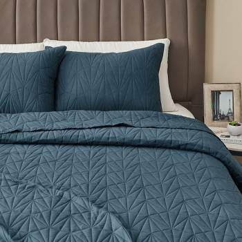 Great Bay Home Geometric Pinsonic Microfiber Oversized Quilt Set With Shams (Full / Queen, Ocean Blue)