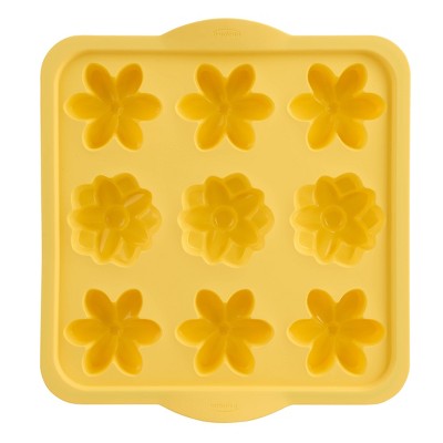 Trudeau 9 Cavity Silicone Flower Pan Yellow