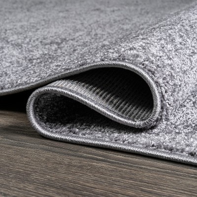 Gray Synthetic 4' x 6' Solid Low-Pile Indoor Area Rug