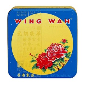 Hong Kong Wing Wah White Lotus Seed Paste Mooncake 2 Yolks 740 g. - 1 of 4