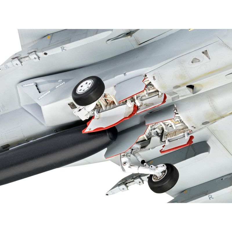 Level 5 Model Kit Maverick's F/A-18E Super Hornet Jet "Top Gun: Maverick" (2022) Movie 1/48 Scale Model by Revell, 3 of 6