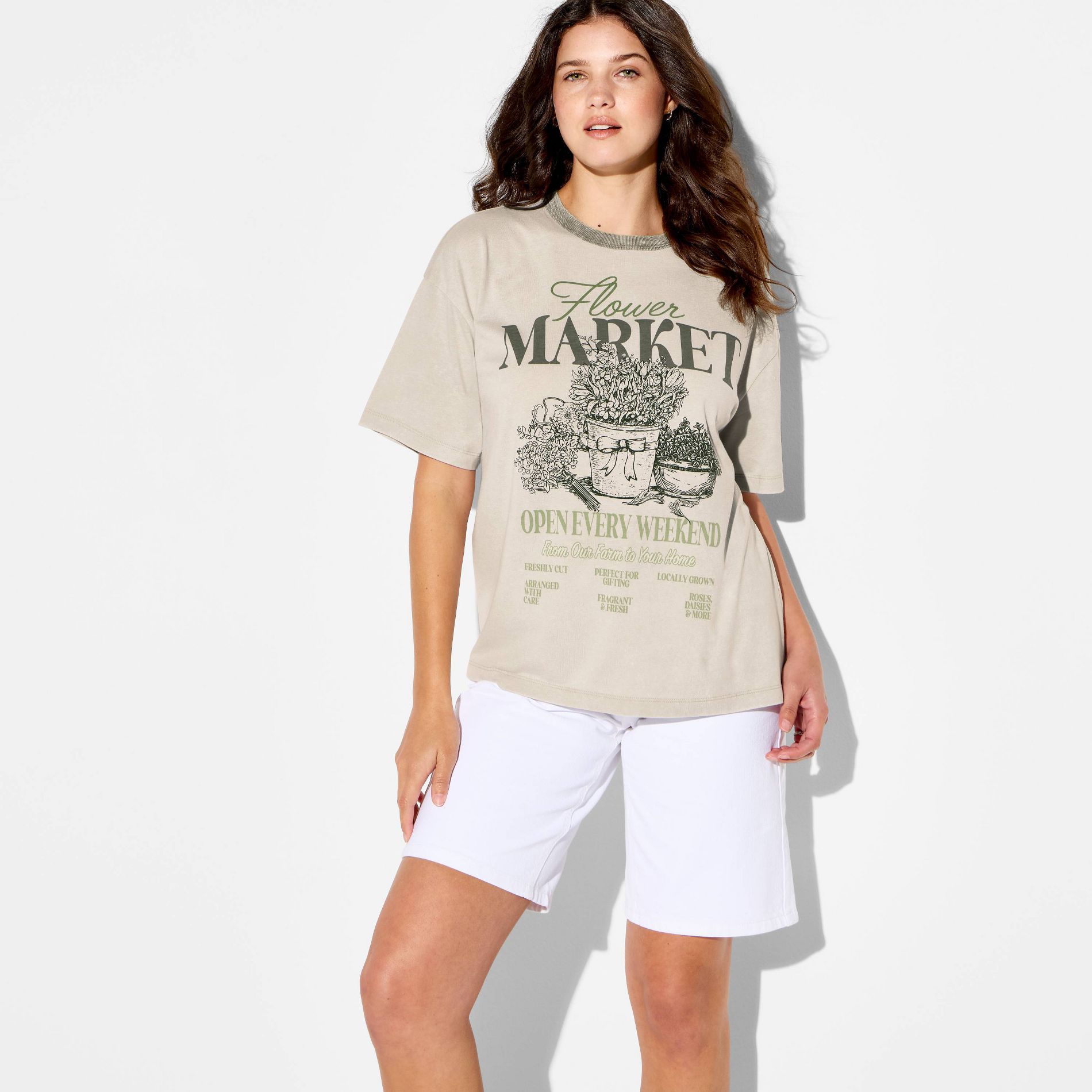 Women's Flower Market Oversized Short Sleeve Graphic T-Shirt - Heather Light Green Floral