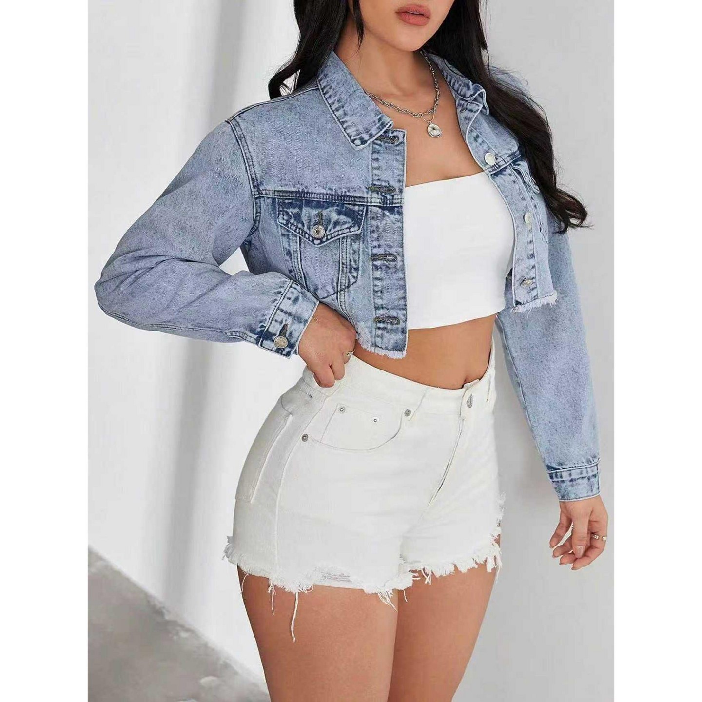 Женская куртка EadianDree Women Cropped Denim Jacket Frayed Hem Long Sleeve Lapel Button Front Outerwear, цвет: Джинсовый — фото 2