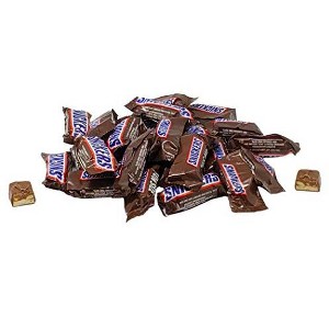 Snickers Fun Size Candy Bars – Caramel, Nougat, Chocolate-Covered Candy - Available in 1, 2, 3, and 5 Pound Resealable Bags - 1 of 4