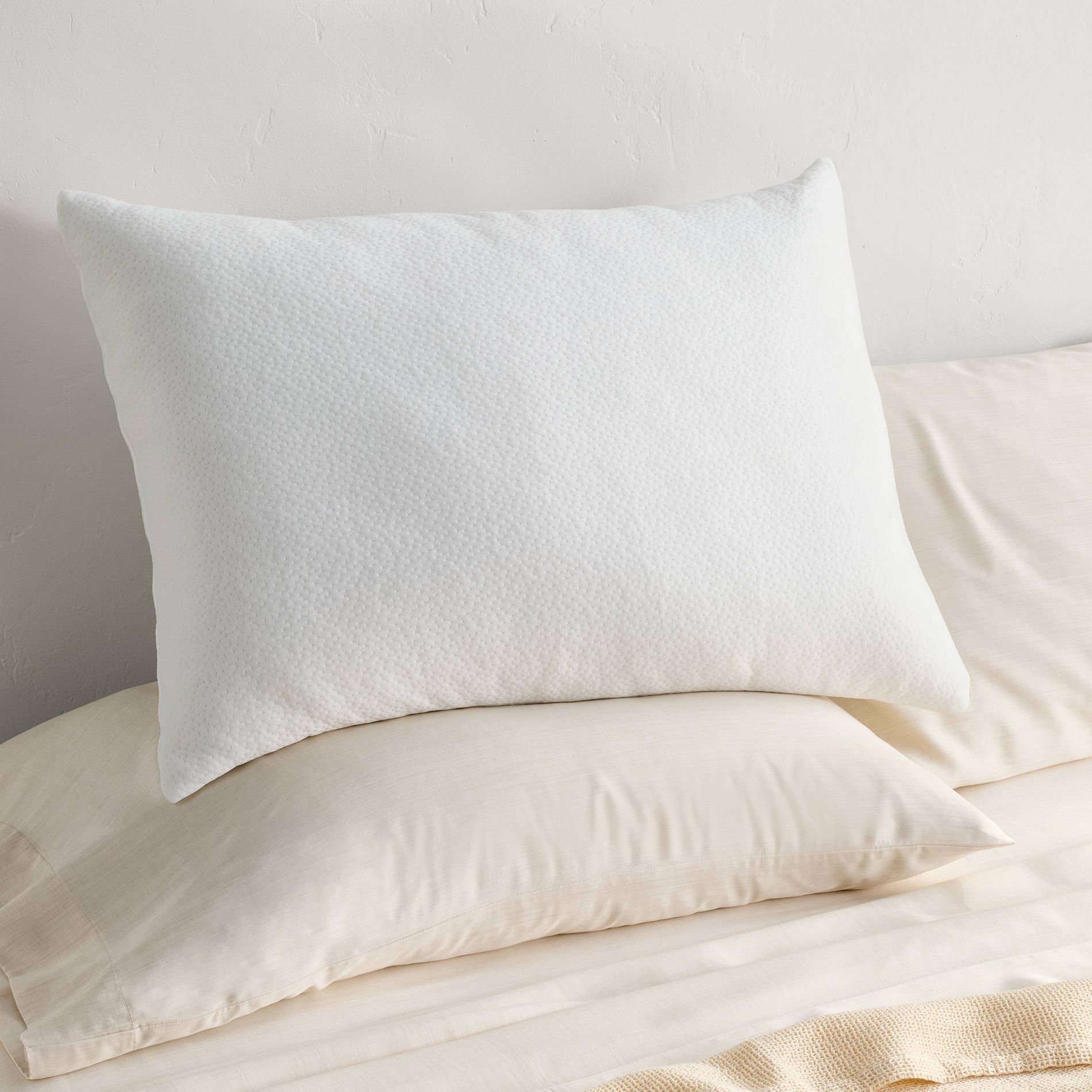 Standard/Queen 3pk Medium/Firm Memory Foam & Down Alternative Firm Bed Pillow - Casaluna™