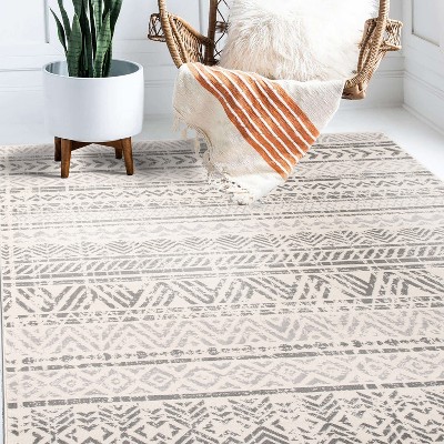 Elegant Geometric Gray Synthetic 6'6" x 9' Area Rug