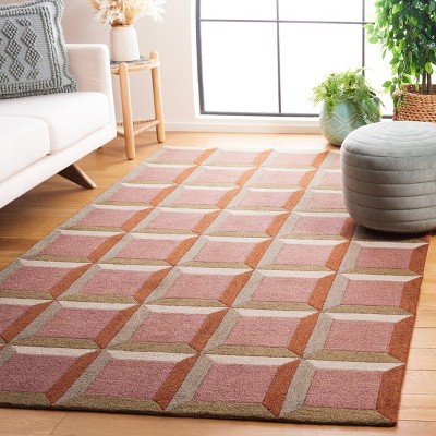Handmade Pink and Beige Geometric Wool Area Rug, 5' x 8'