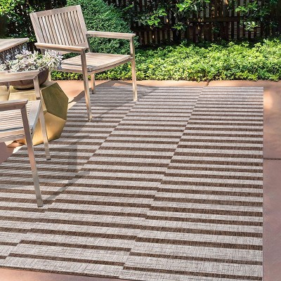 Sukie Modern Offset Stripe Indoor/Outdoor Area Rug - JONATHAN Y