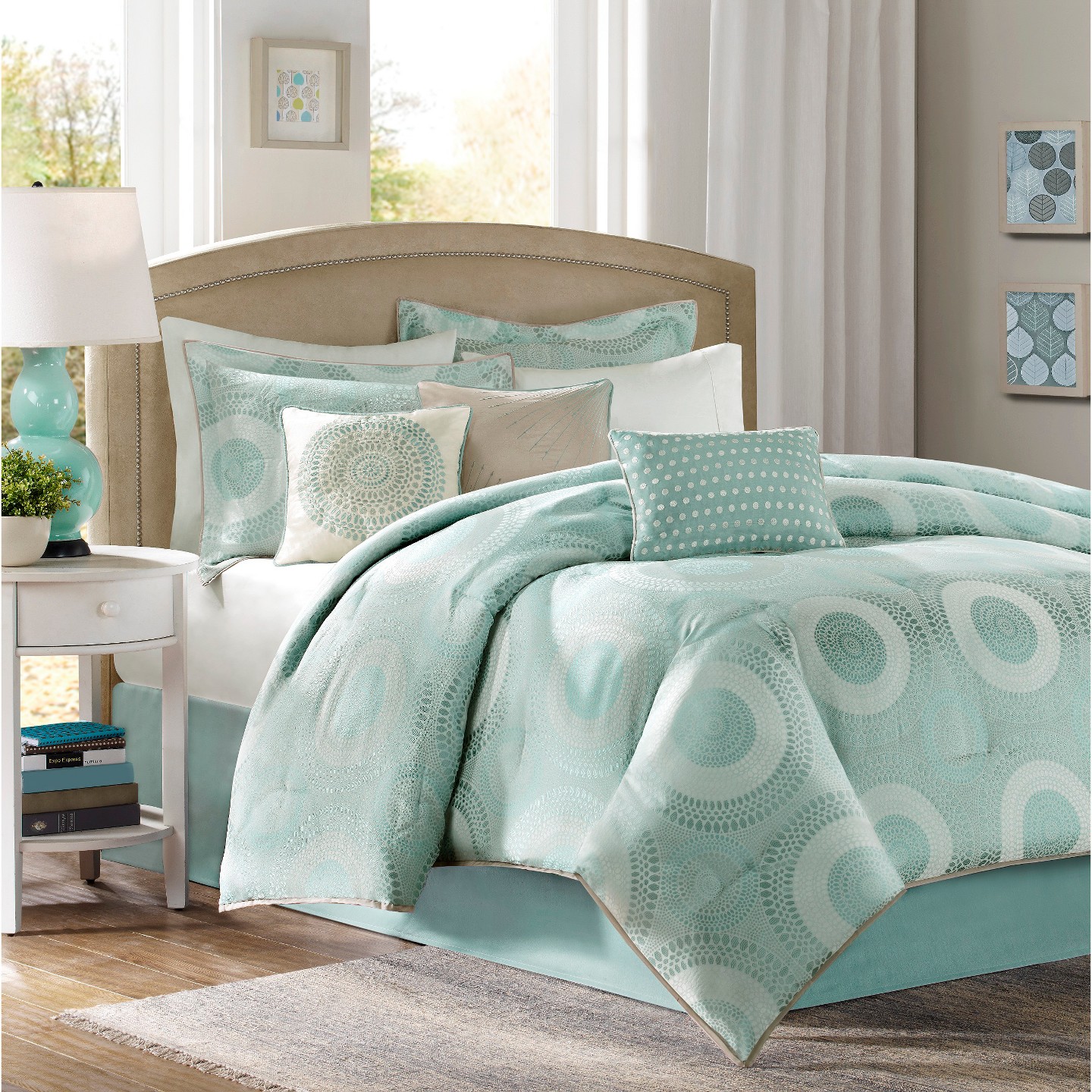 Комплект с одеялом Madison Park Grant 7 Piece Jacquard Comforter Set - Blue (Queen): Luxury Seafoam Geometric Pattern, Includes Decorative Pillows & Bed Skirt, цвет: Синий — фото 1