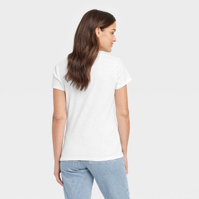 Women's Fitted V-Neck Short-Sleeve T-Shirt - Universal Thread™