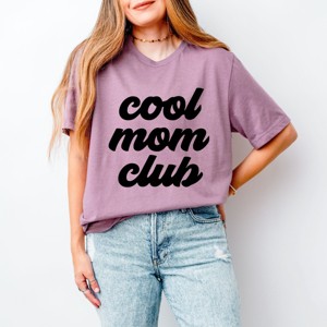 Simply Sage Market Cool Mom Club Short Sleeve Tee - L - Orchid - 1 of 4
