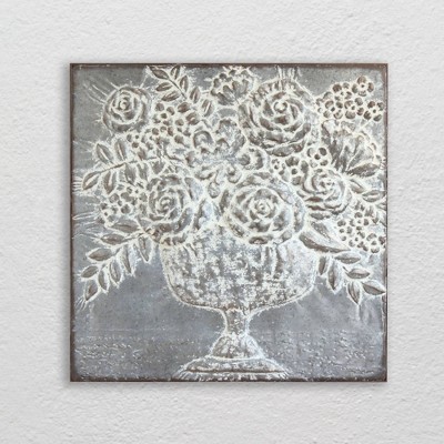 Distressed Antique White Metal Floral Bouquet Wall Décor