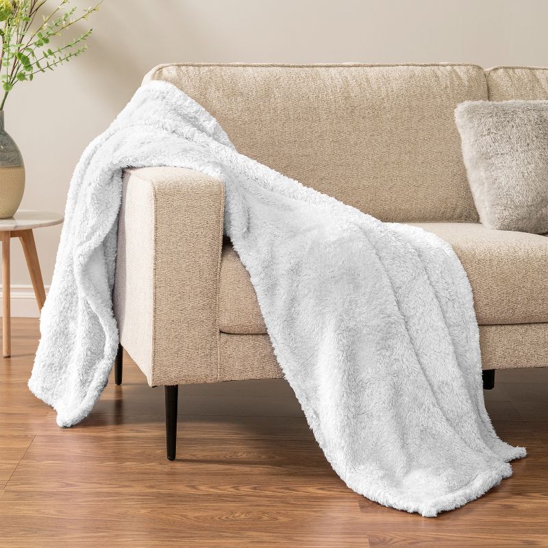 PAVILIA Plush Throw Blanket for Couch Bed, Faux Shearling Blanket and Throw for Sofa Home Decor, 3 of 8