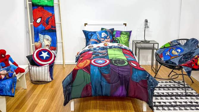 Marvel Avengers Full Bed Kids&#39; Blanket Gray, 2 of 5, play video