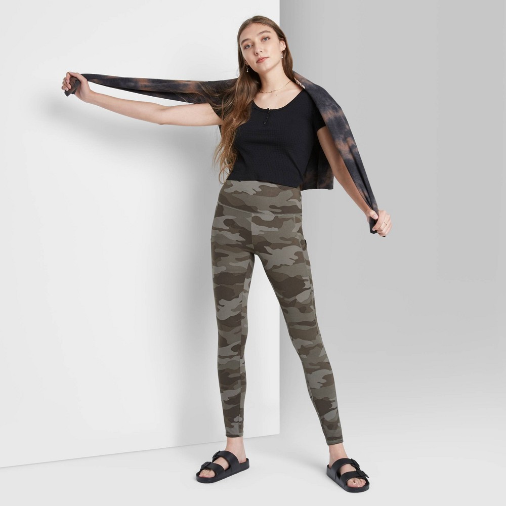 Size XXL Women's High-Waisted Ultra Soft Leggings - Wild Fable Camo Green XXL