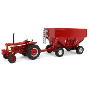 ERTL 1/32 IH Farmall 806 Tractor with Gravity Wagon 44435 - 1 of 4