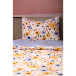 Toddler Floral Print Kids' Comforter - Pillowfort™ - 1 of 3