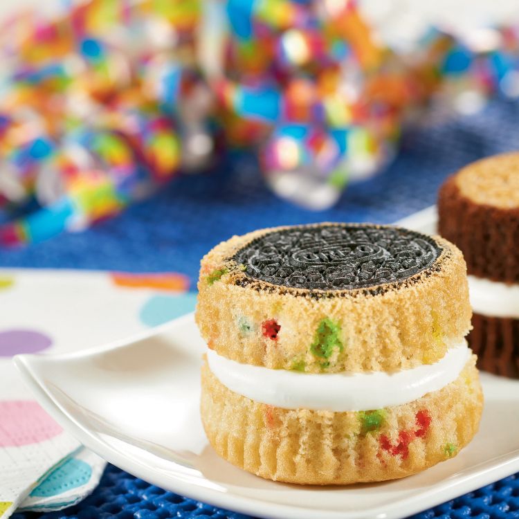 Oreo Birthday Cake Creme Chocolate Sandwich Cookies Family Size - 17oz, 6 of 13