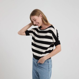 Playera de Manga Corta y Cuello Barco para Mujer - Universal Thread™