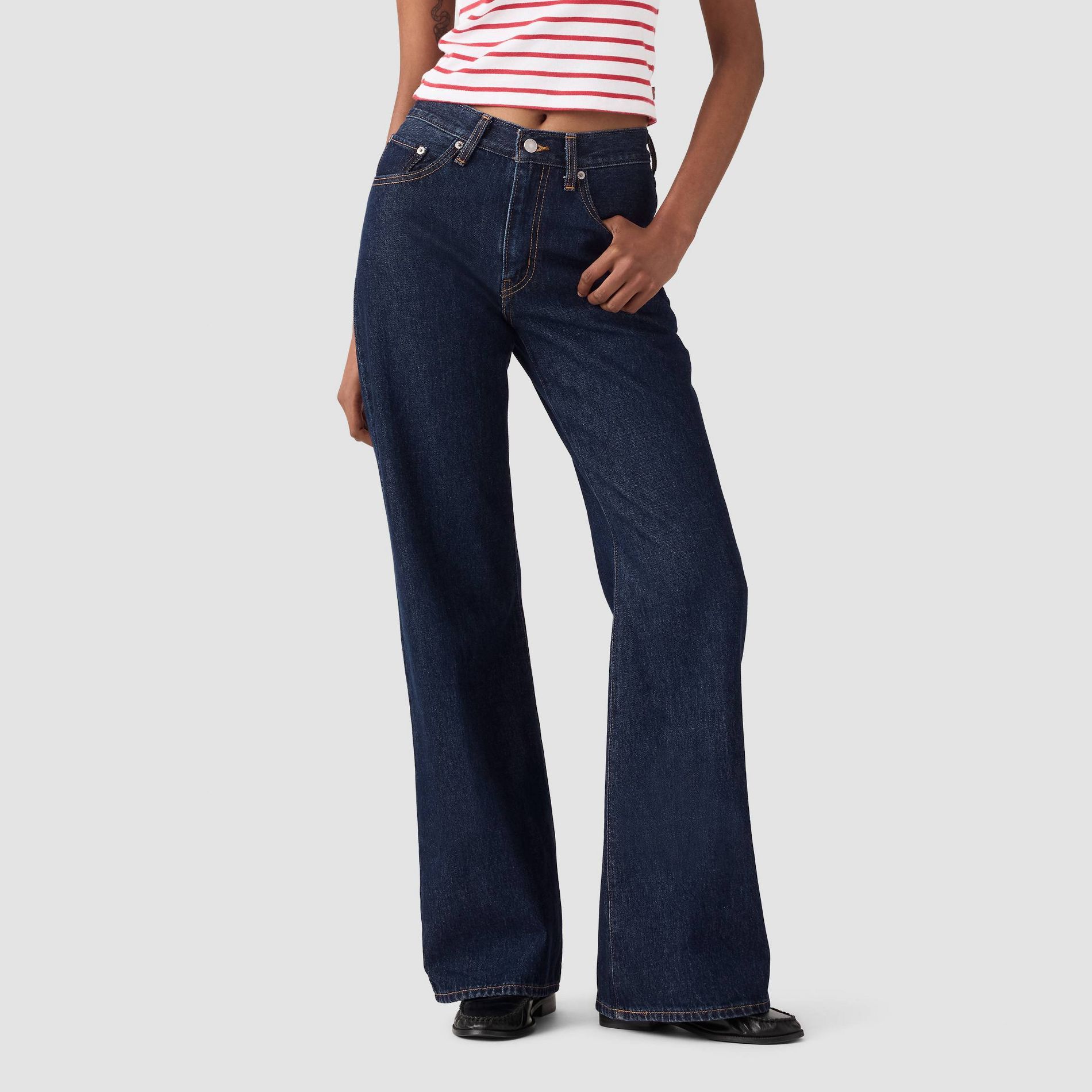 Levi's® Women's Middy Loose Bootcut Jeans - Shaded View 27