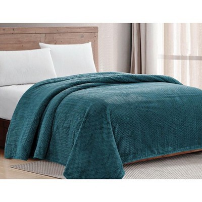 Noble House Extra Heavy and Plush Chevron Braided Blanket