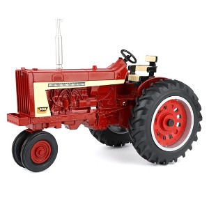 ERTL 1/16 IH Farmall 806 Narrow Front Tractor 44429 - 1 of 4