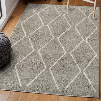 Catala Gray and Ivory Diamond Shag 5' x 8' Area Rug