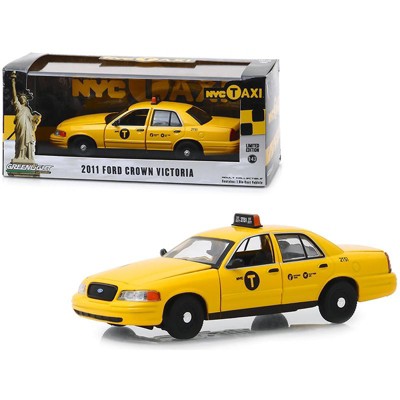 2011 Ford Crown Victoria "NYC Taxi" (New York City) Yellow 1/43 Diecast Model Car by Greenlight