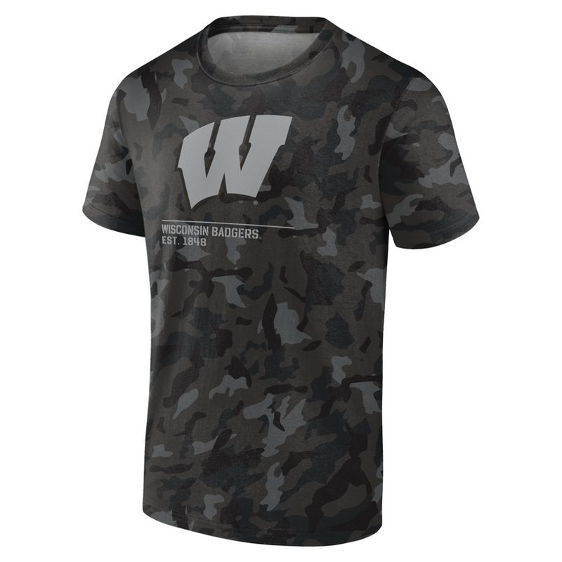 NCAA Wisconsin Badgers Men&#39;s Camo Bi-Blend T-Shirt, 2 of 4
