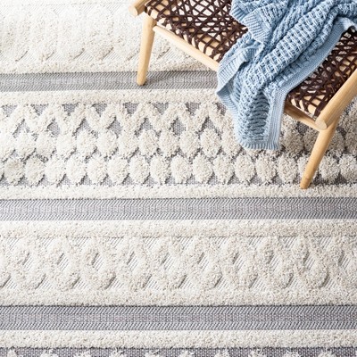 Ivory Elegance 5' x 7' Tufted Synthetic Area Rug for Indoor/Outdoor