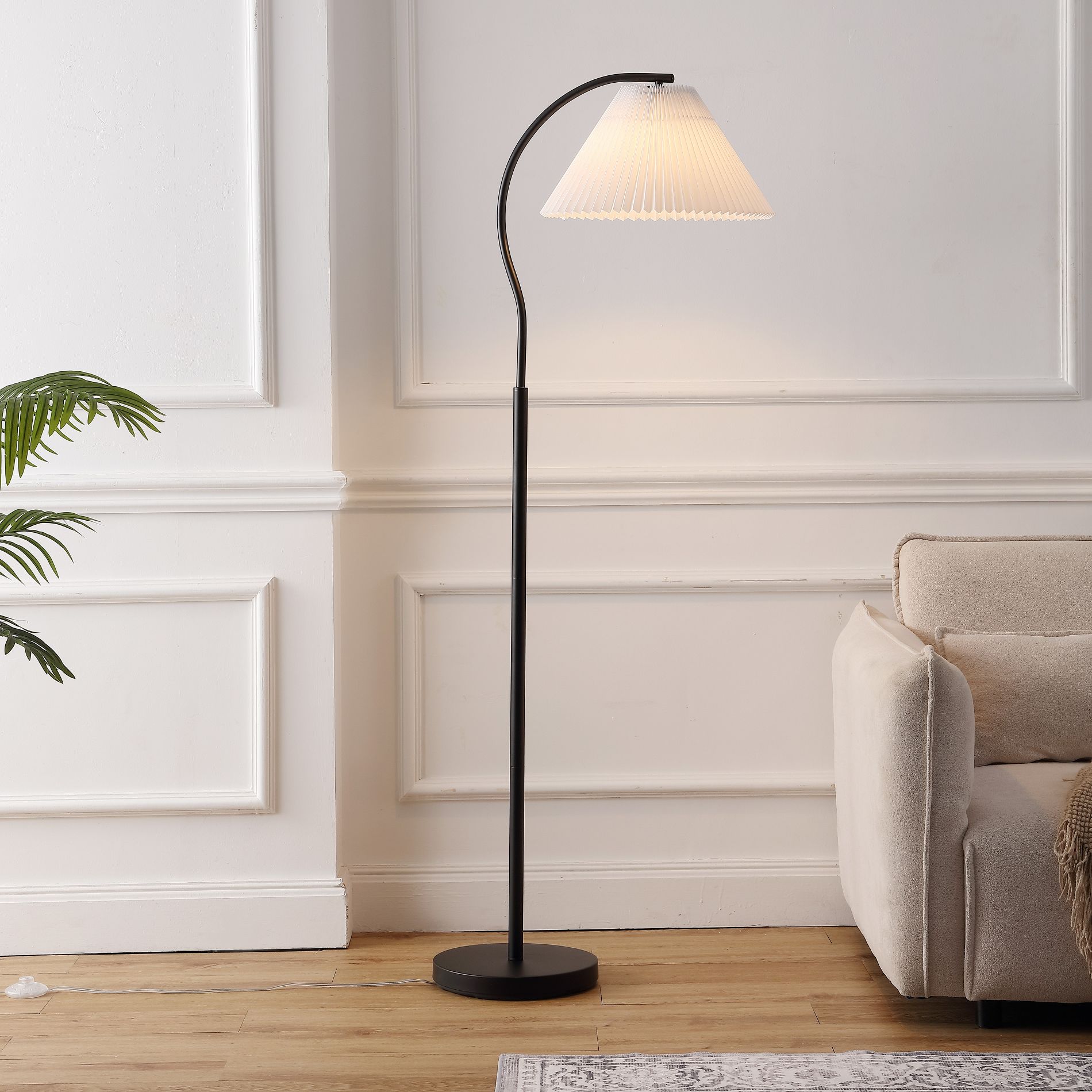 JONATHAN Y Devon 60.5" Modern Glam Metal Arc LED Floor Lamp with Pleated Shade, Black/White