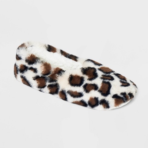 Women s Faux Fur Cozy Pull on Slipper Socks Ivory brown Leopard