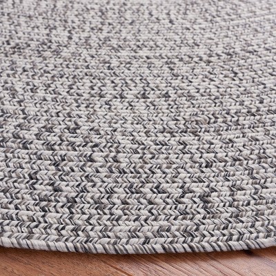 Handwoven Grey & Ivory Synthetic 3' Round Braided Rug