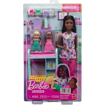 Детские куклы Barbie Careers Baby Doctor Playset with Brunette Fashion Doll, 2 Baby Dolls, Exam Table & Accessories — фото 6